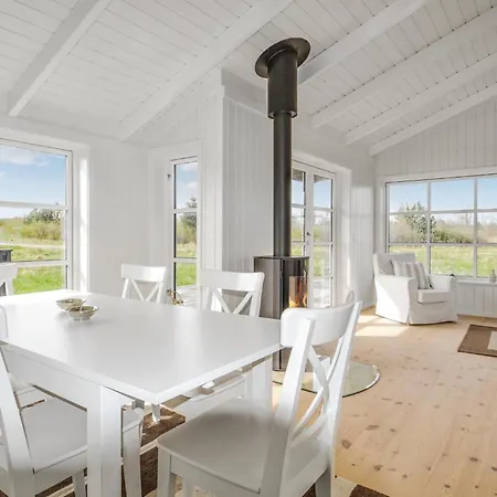 Prázdninový dům Three-bedroom In